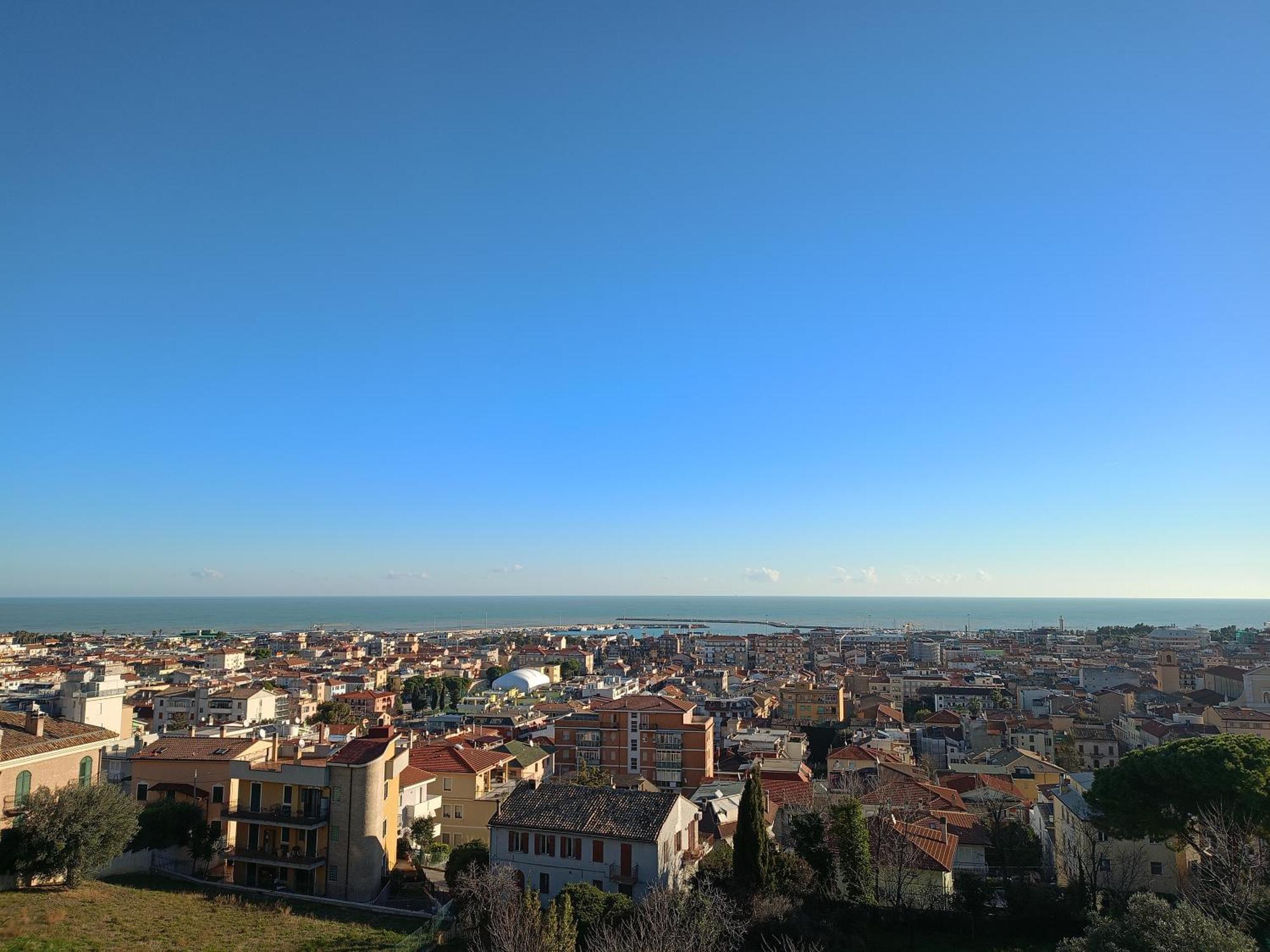 Casa Del Fiordaliso Hotel San Benedetto del Tronto Exterior photo